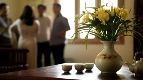 Vai Trò Quan Trọng Của Người Đại Diện Hai Họ Trong Lễ Dạm Ngõ