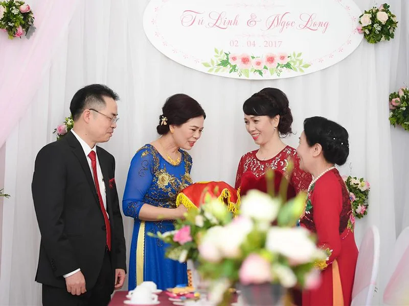 Hướng dẫn các bước lễ ăn hỏi kết hợp xin dâu tiết kiệm thời gian